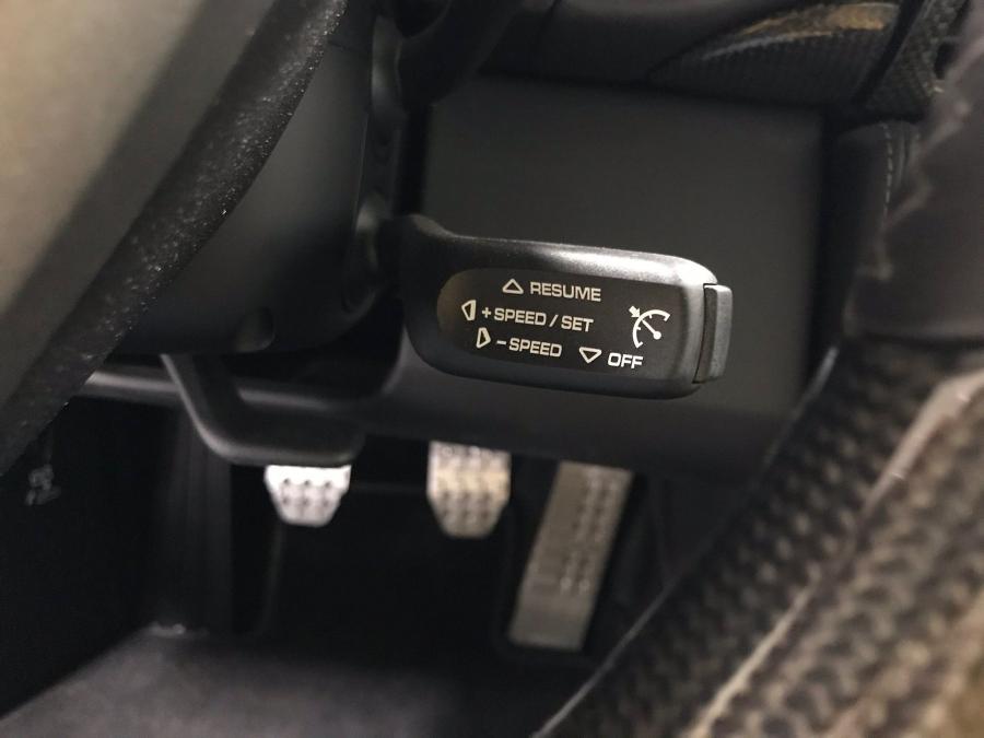 Детали интерьера Porsche 911 GT2 (997) 2008 года  (NA) (фото 69 из 107)
